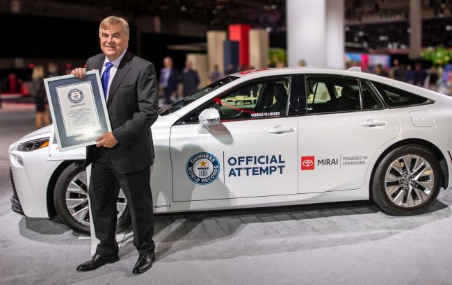 Водородная Toyota Mirai попала в Книгу рекордов Гиннеса