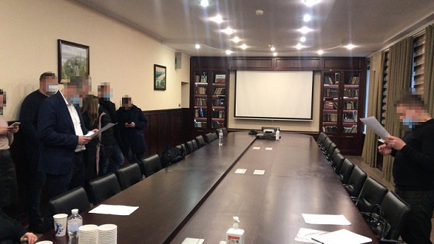 Прокуратура проводит обыски в офисе «Киевавтодора»  Прокуратура проводит обыски в офисе «Киевавтодора»