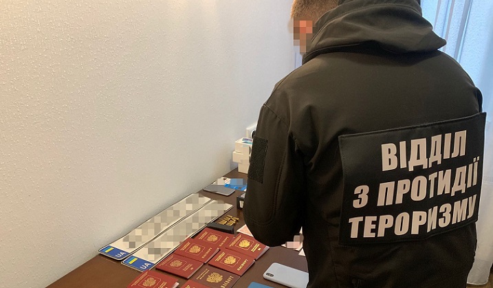 СБУ в Киеве обезвредила ячейку ИГИЛ, в которую входили пять граждан РФ  СБУ в Киеве обезвредила ячейку ИГИЛ, в которую входили пять граждан РФ