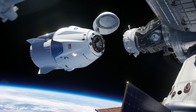 SpaceX отправила в космос четырех астронавтов  SpaceX отправила в космос четырех астронавтов