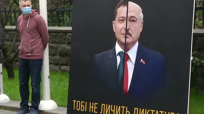 На Банковой прошла акция в поддержку Стерненко На Банковой прошла акция в поддержку Стерненко