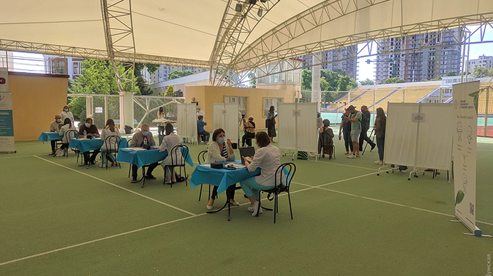 В Одессе открылся центр массовой вакцинации В Одессе открылся центр массовой вакцинации