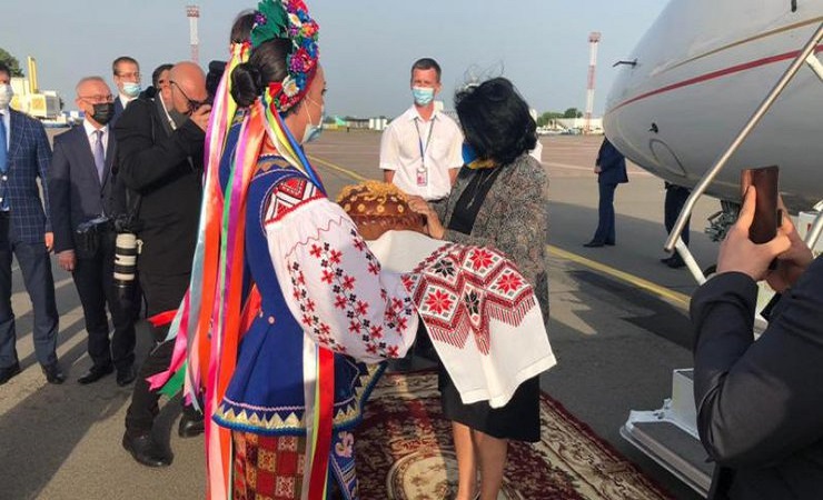 В Украину прилетела президент Грузии, сегодня она встретится с Зеленским В Украину прилетела президент Грузии, сегодня она встретится с Зеленским
