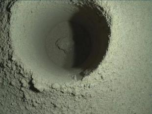 Первый сбор образцов марсоходом Perseverance (фото: NASA/JPL-Caltech/MSSS)