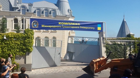 Активисты вскрыли элитный дом Кивалова у моря: фото Активисты вскрыли элитный дом Кивалова у моря: фото