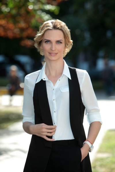 На Оболоньской набережной в Киеве дети встретили сказочных персонажей На Оболоньской набережной в Киеве дети встретили сказочных персонажей