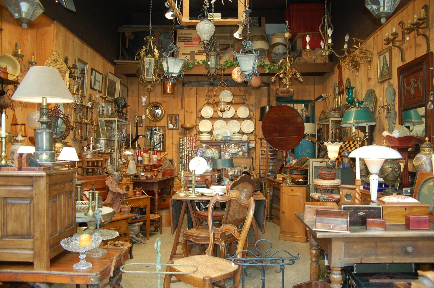 Ексклюзив за безцінь: як придбати меблі у Європі вдесятеро дешевше, ніж в Україні