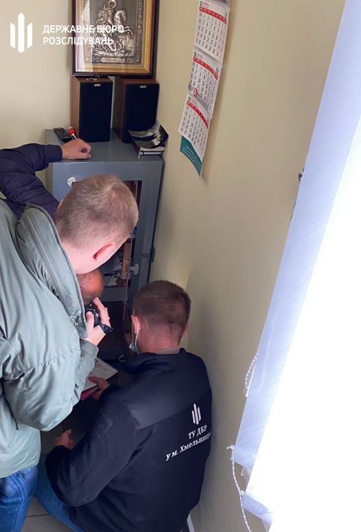 ГБР разоблачило коррупционные схемы растаможки грузовиков (фото) dbr-vikrito-korupcijni-shemi-rozmitnennya-vantazhivok-na-miljoni-griven-2.jpeg