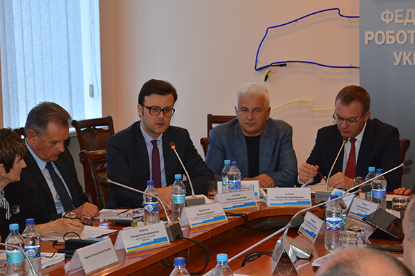 Химики требуют от правительства Стратегию развития химотрасли: ее доля в структуре промышленности упала до критических 4,6%